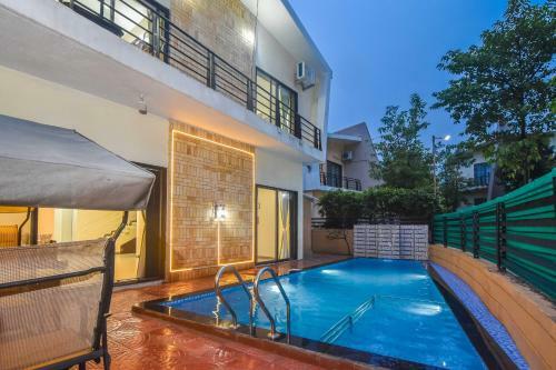 Kiyansh Villa
