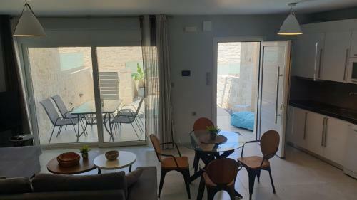 Zefyros Suite , Seafront Retreat !