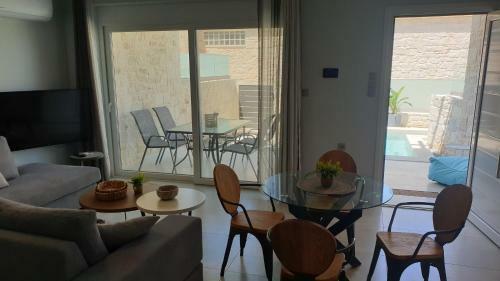Zefyros Suite , Seafront Retreat !