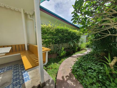 Baan Muchshima Hostel Phuket