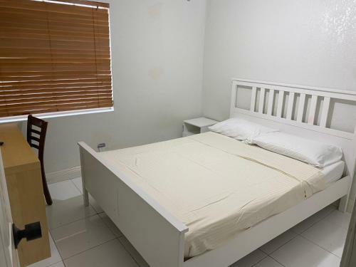 Hostal Private Room With Queen Bed - Free Parking & Fast Wifi