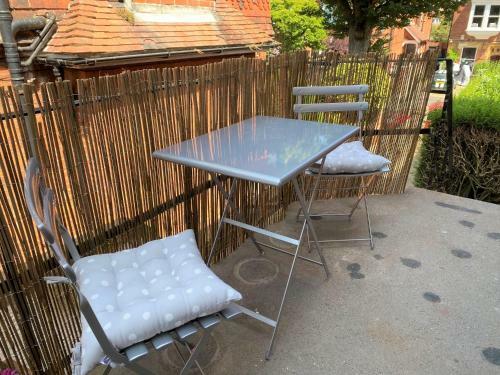 Apartamento Saffrons Sunset - Central, Chic 2nd Floor Flat