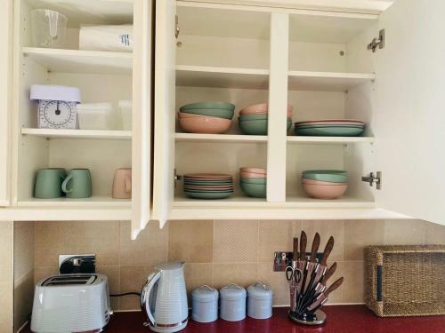 Coastal 2 Bedroom Maisonette With Parking