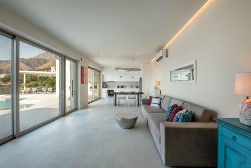 Luxury Villa Oxygen In Sfinari With Sunset Views