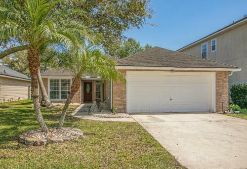 Fleming Island Retreat Large Backyard Wfirepit