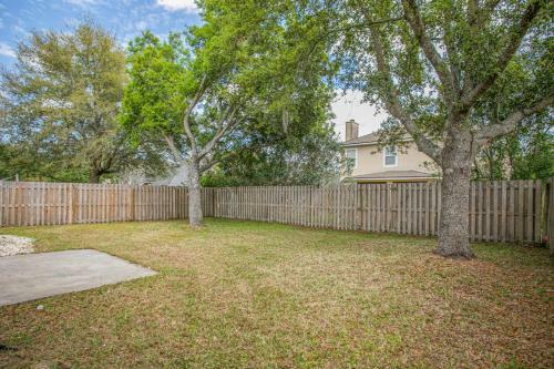 Fleming Island Retreat Large Backyard Wfirepit