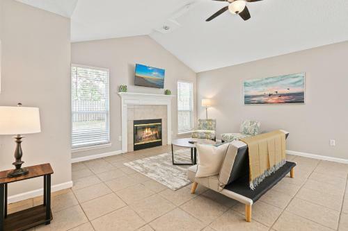 Fleming Island Retreat Large Backyard Wfirepit
