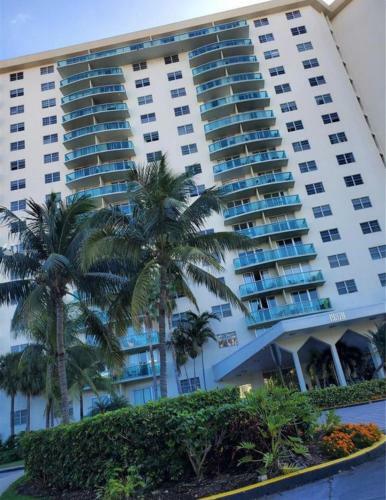 Apartamento Entire Condominium With A Pool View, Next To The Beach