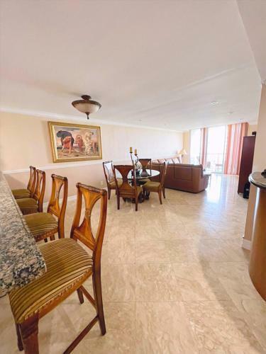 Apartamento Entire Condominium With A Pool View, Next To The Beach