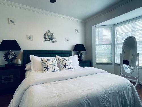 Cozy 2 Bedroom Lakeview Villa King Queen Beds