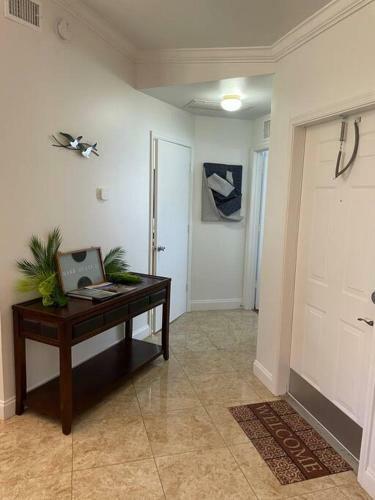 Cozy 2 Bedroom Lakeview Villa King Queen Beds
