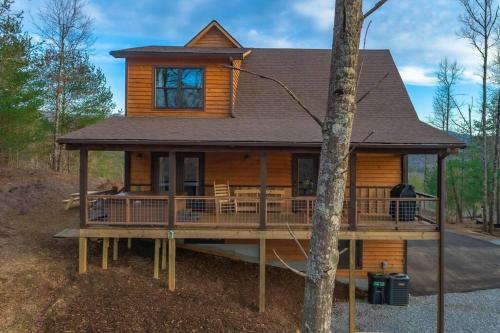 Paradise Found Mtn View Hot Tub, Wi Fi, Pool Table
