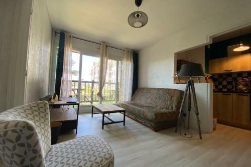 Spacious Apartment With Terrace Near The Sea