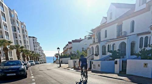 Lovely Apartment Centrally Located In Estepona