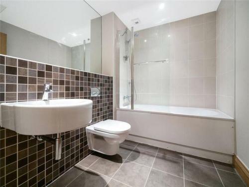 Lovely-2 Bedroom Apartment In City Centre
