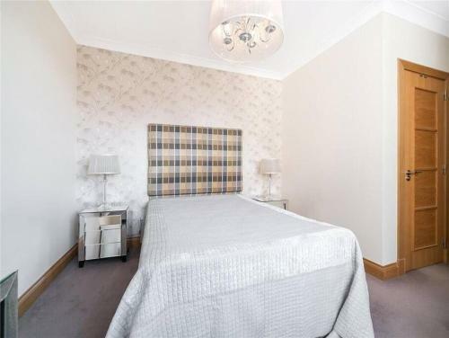 Lovely-2 Bedroom Apartment In City Centre