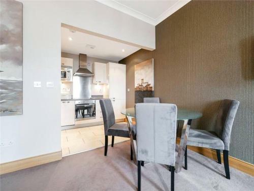 Lovely-2 Bedroom Apartment In City Centre