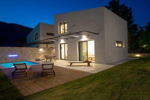 Seascape Villa Lithos