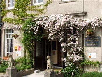 Ty Newydd Country Hotel