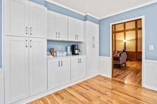 Lovely 5bed, 3-fullbath ! 5min To Free Way I-85