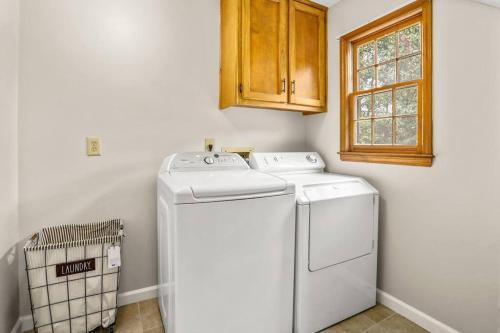 Lovely 5bed, 3-fullbath ! 5min To Free Way I-85