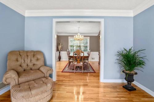 Lovely 5bed, 3-fullbath ! 5min To Free Way I-85