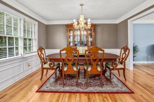 Lovely 5bed, 3-fullbath ! 5min To Free Way I-85