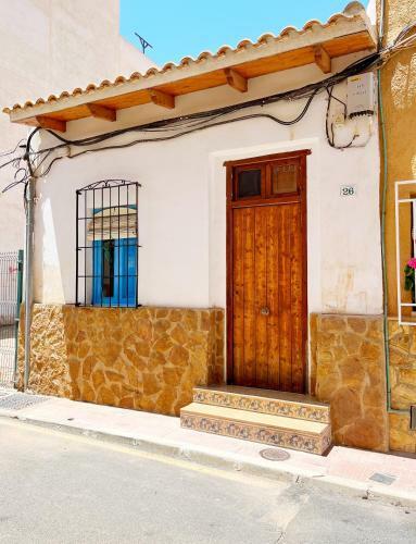 Casa de Pueblo Con Patio Amplio, Cerca de La Playa