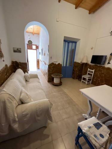 Casa de Pueblo Con Patio Amplio, Cerca de La Playa