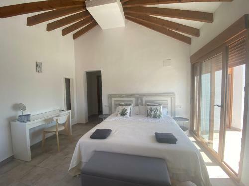 Gorgeous Newly Renovated Villa In Calpe