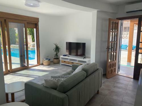 Gorgeous Newly Renovated Villa In Calpe