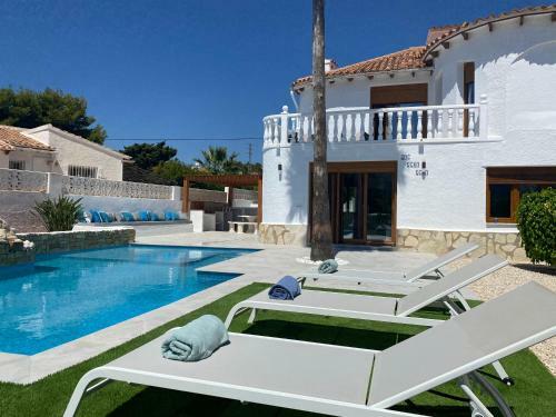 Gorgeous Newly Renovated Villa In Calpe
