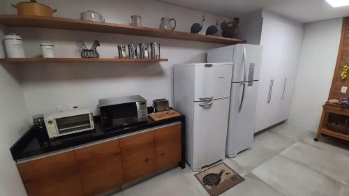 Linda Casa Colonial Em Meio A Natureza