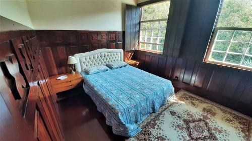 Linda Casa Colonial Em Meio A Natureza