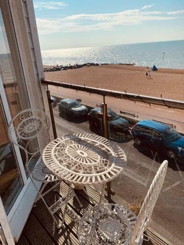 Town House In Prime Beachfront Location. Sea Views