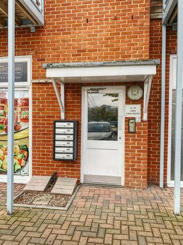 Toothbrush Apartments - 2 Bed Nr Train Station