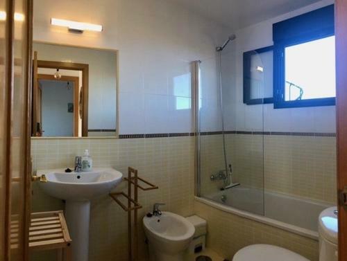 Pleasant 2 Bedroom Villa With Garden & Pool Access