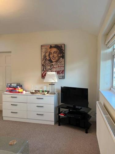 Apartamento Self Contained, Spacious Annex With Private Drive.