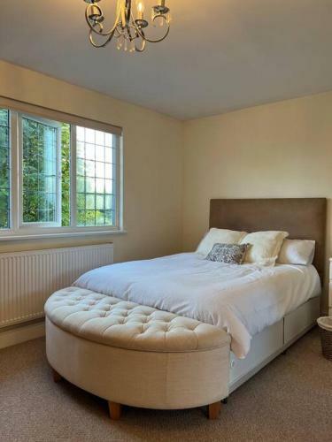 Apartamento Self Contained, Spacious Annex With Private Drive.