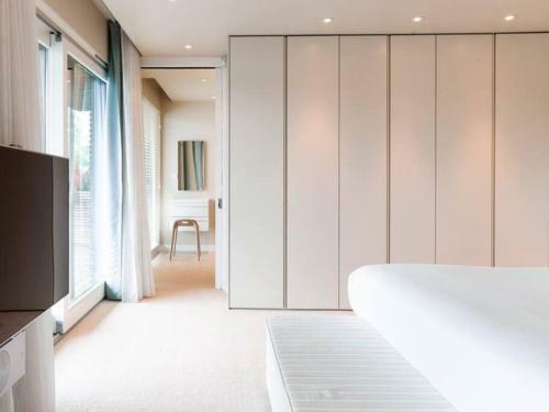 Lakeside Villa At The Lakes By Yoo, Cotswolds