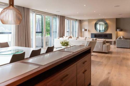 Lakeside Villa At The Lakes By Yoo, Cotswolds