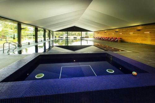 Lakeside Villa At The Lakes By Yoo, Cotswolds