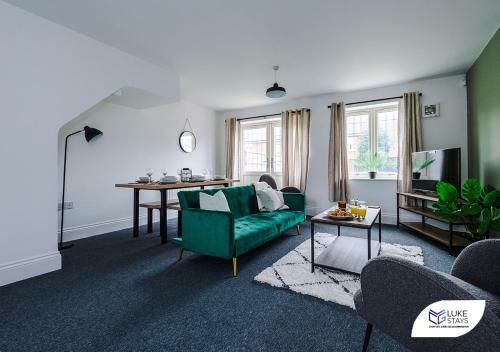 Apartamento ?lavish 4 Bed ?master Ensuite ?parking ?garden