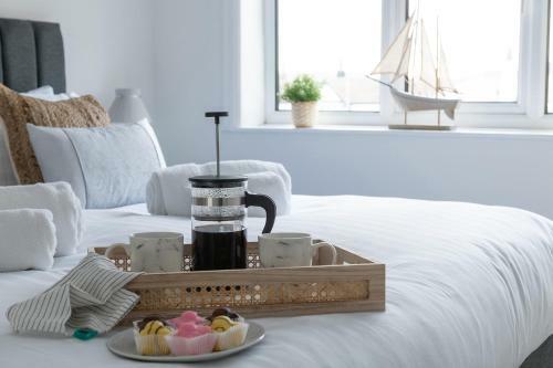 Beachcliffe House - Sea Front Property - Sleeps 10 - Pet Friendly