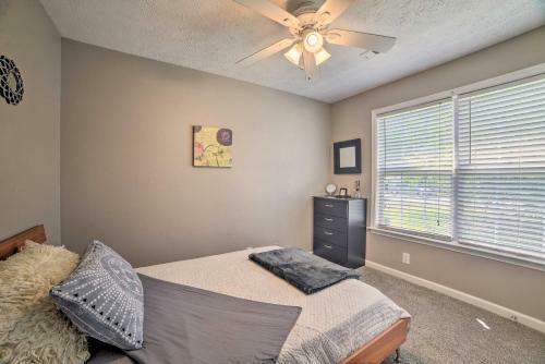 Charming Clarksville Home With Yard And Fire Pit!