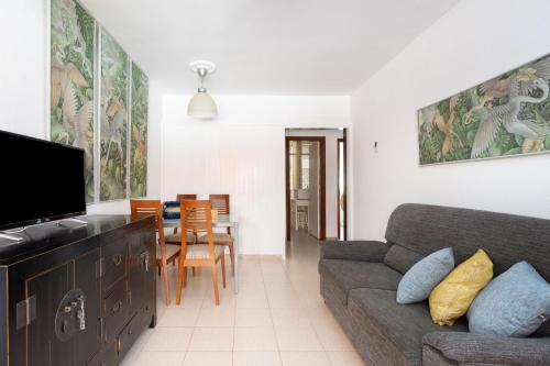 Apartamento Close To Playa Las Vistas With Pool And Parking