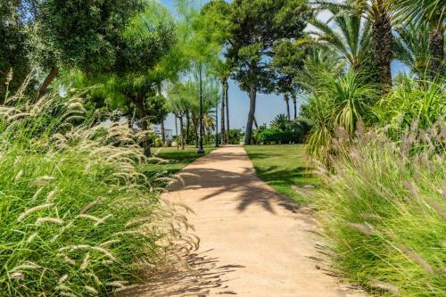 Lovely Apartment Overlooking Golf Course Lake - Ao21622