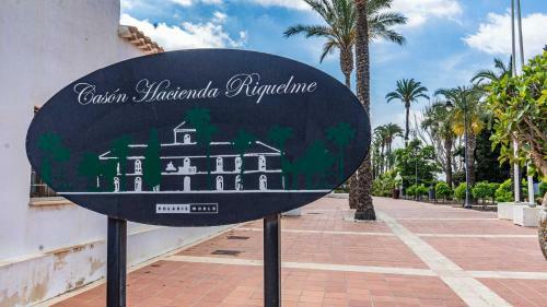 Lovely Apartment Overlooking Golf Course Lake - Ao21622