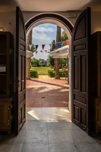 Lovely Apartment Overlooking Golf Course Lake - Ao21622