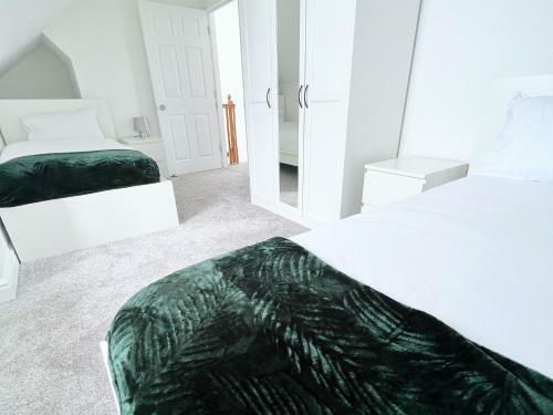 Modern Spacious 4-bed House In Porth Newquay